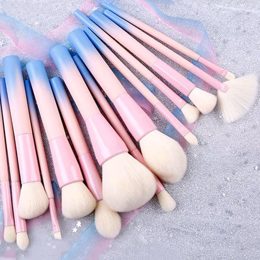 Gradient color makeup brush