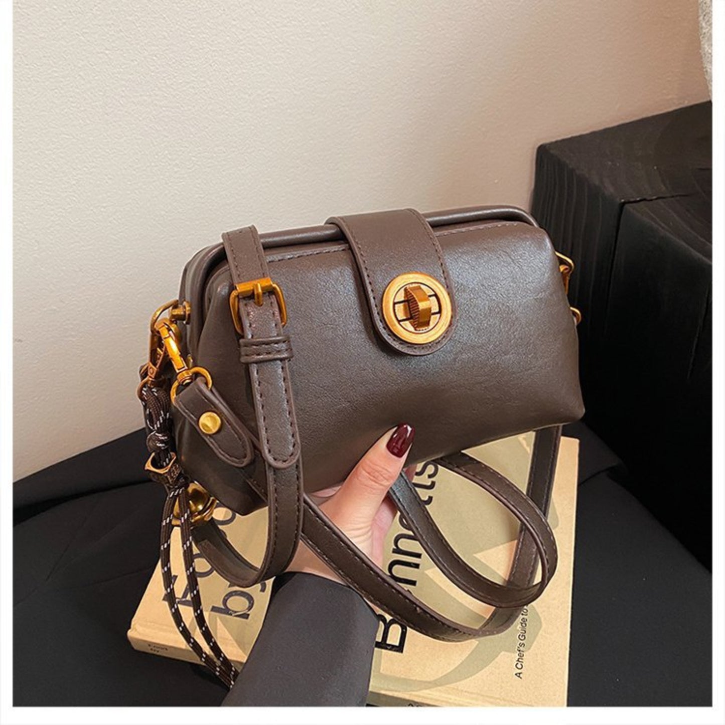 High Sense Niche Female Autumn And Winter New Retro Frosted Crossbody Bag