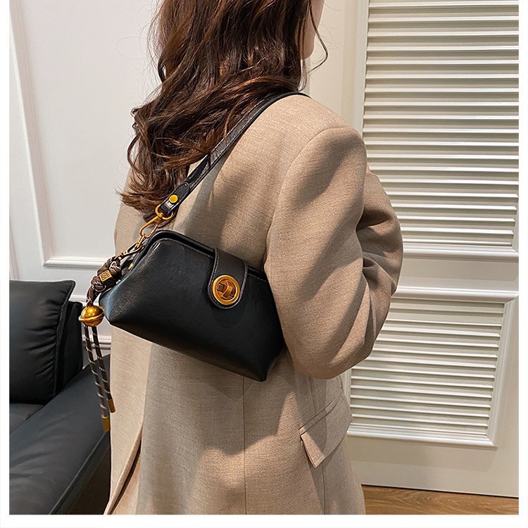 High Sense Niche Female Autumn And Winter New Retro Frosted Crossbody Bag