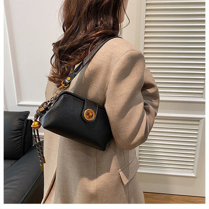 High Sense Niche Female Autumn And Winter New Retro Frosted Crossbody Bag