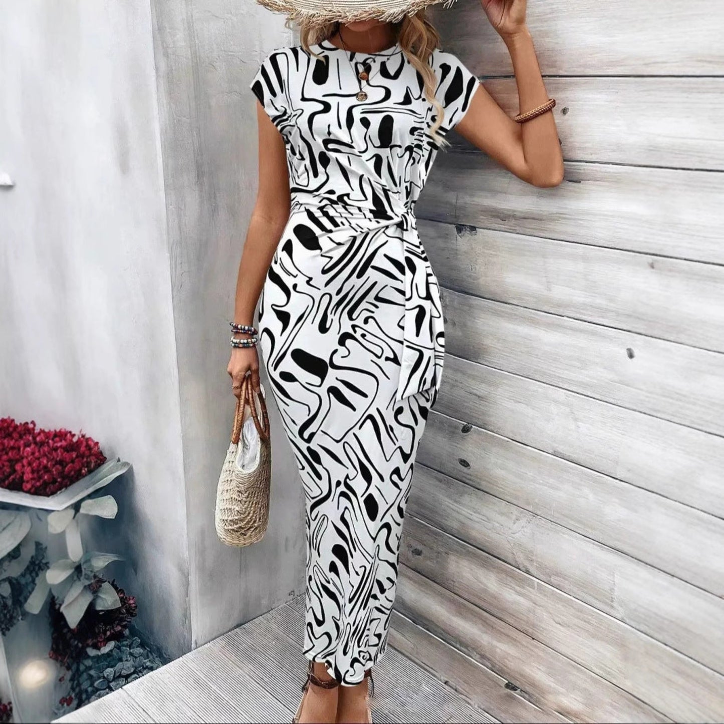 Elegant Waist Strap Striped Round Neck Short Sleeve And Long Pattern Dress