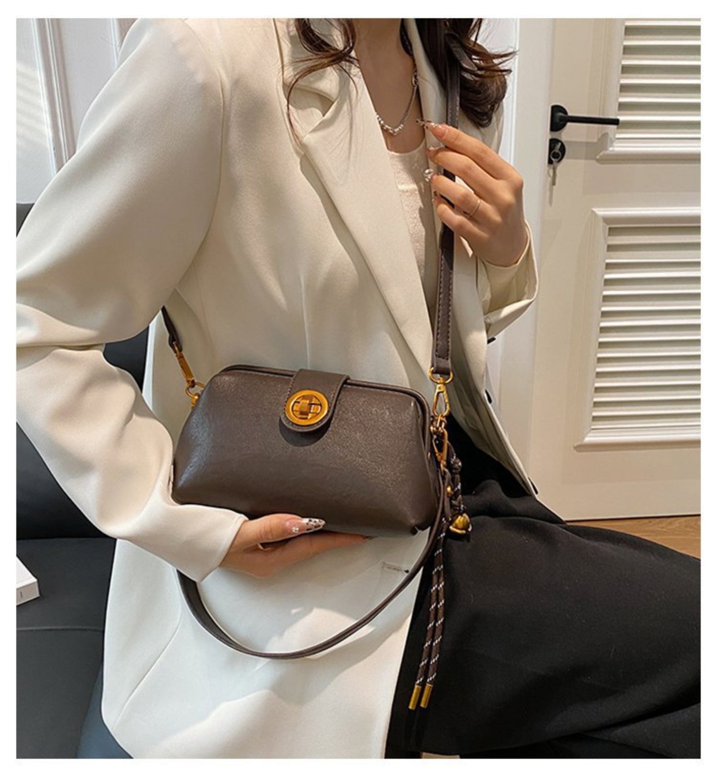 High Sense Niche Female Autumn And Winter New Retro Frosted Crossbody Bag